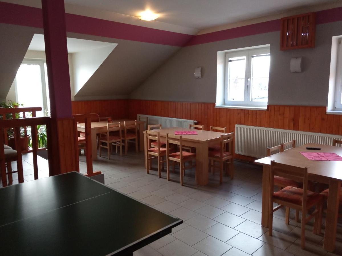 Penzion & Ubytovani Chrast  Extérieur photo